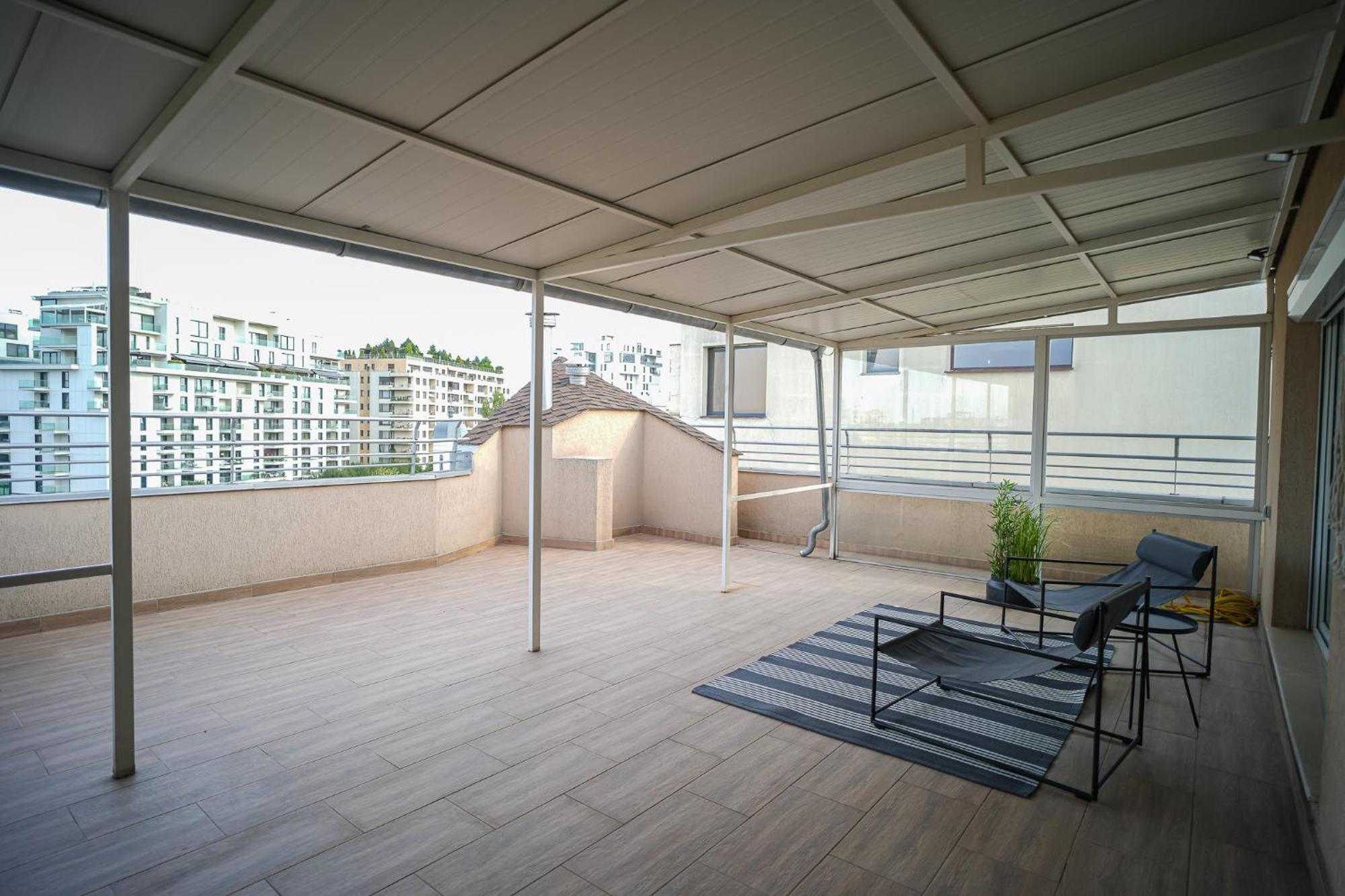 Penthouse With Huge Rooftop Terrace & City View Bucharest Exterior photo